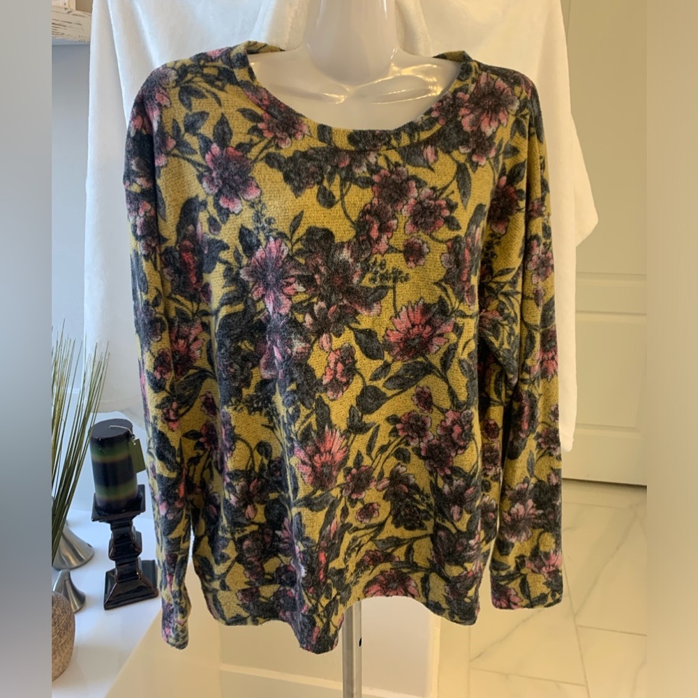 Timing Floral Sweater Size Large